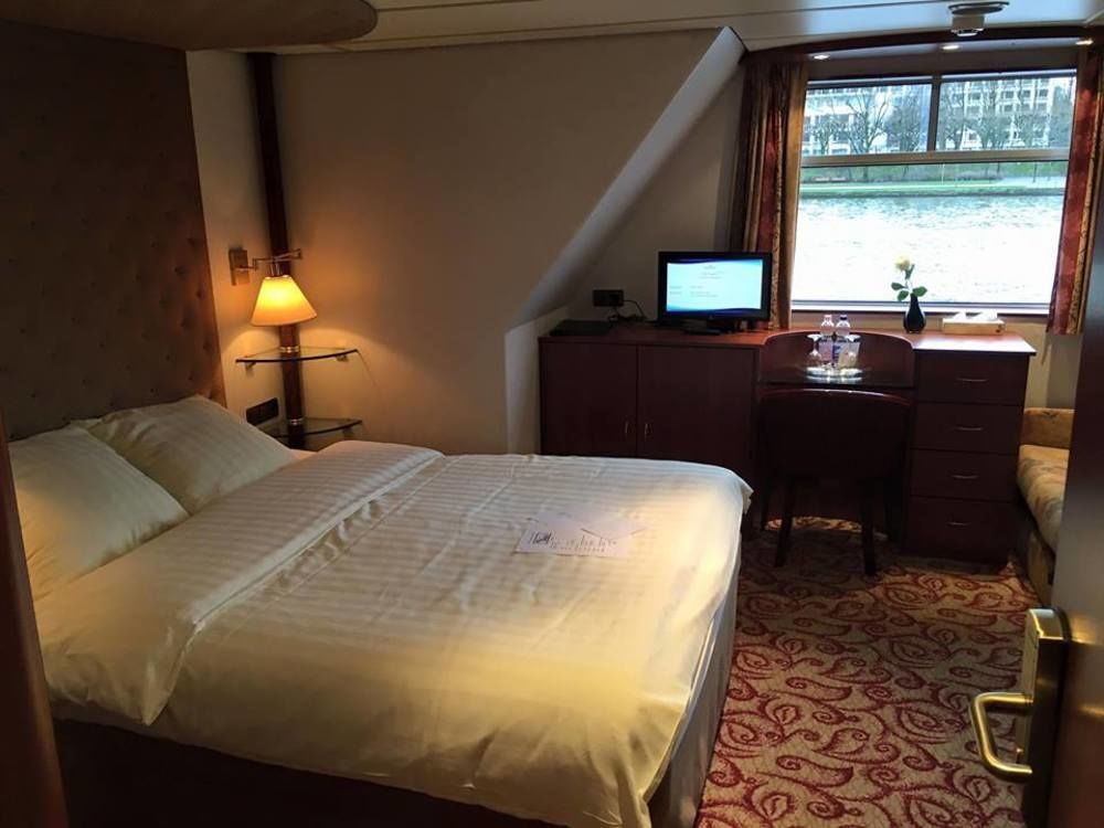 Hotel Knm Ms Switzerland I - Düsseldorf Extérieur photo