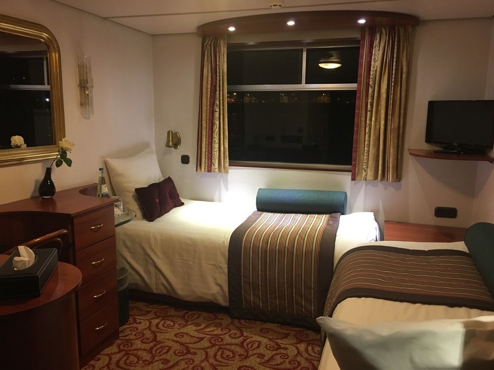 Hotel Knm Ms Switzerland I - Düsseldorf Extérieur photo